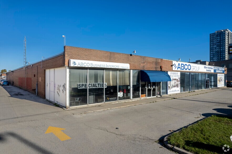 2480 Lawrence Ave E, Toronto, ON à louer - Photo principale – Image 1 sur 3