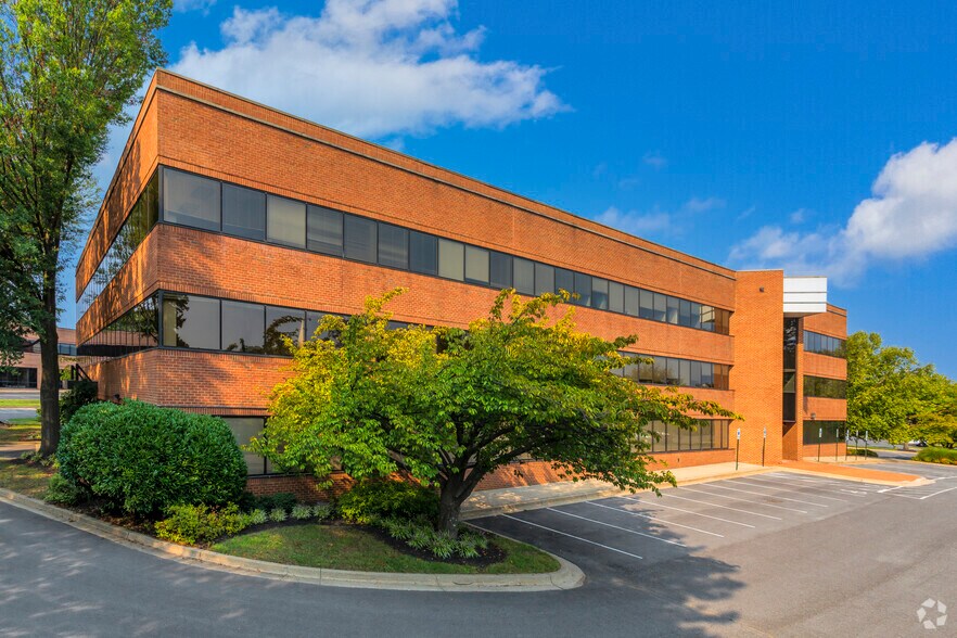 15800 Crabbs Branch Way, Rockville, MD à louer - Photo de l’immeuble – Image 2 sur 7