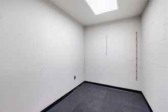 5877 Commerce St, Pittsburgh, PA à louer Photo intérieure– Image 1 sur 2