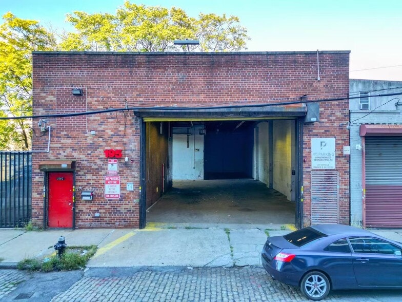 195 Bush St, Brooklyn, NY à louer - Photo de l’immeuble – Image 1 sur 21