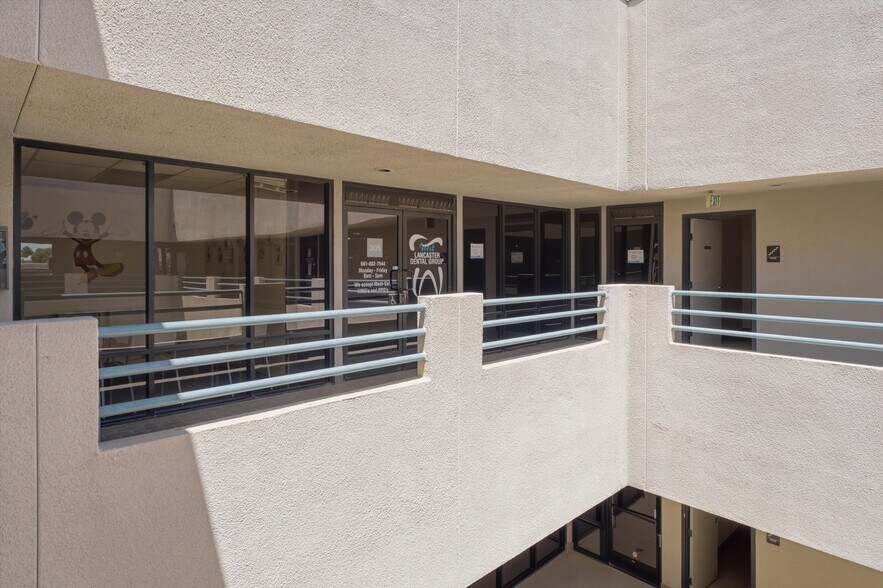 1669 W Avenue J, Lancaster, CA à louer - Photo de l’immeuble – Image 3 sur 56