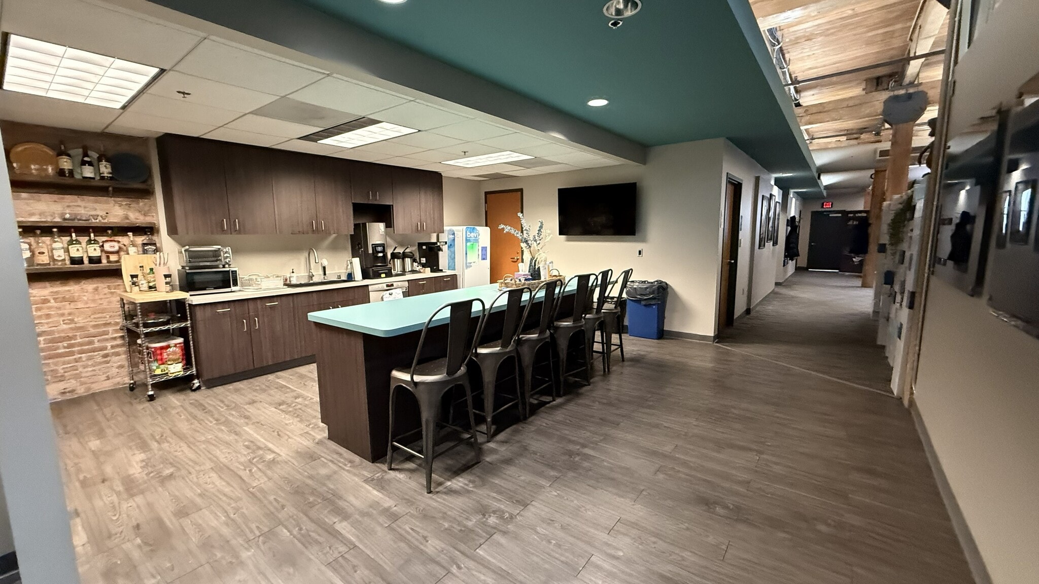 325 E Chicago St, Milwaukee, WI à louer Photo intérieure– Image 1 sur 3