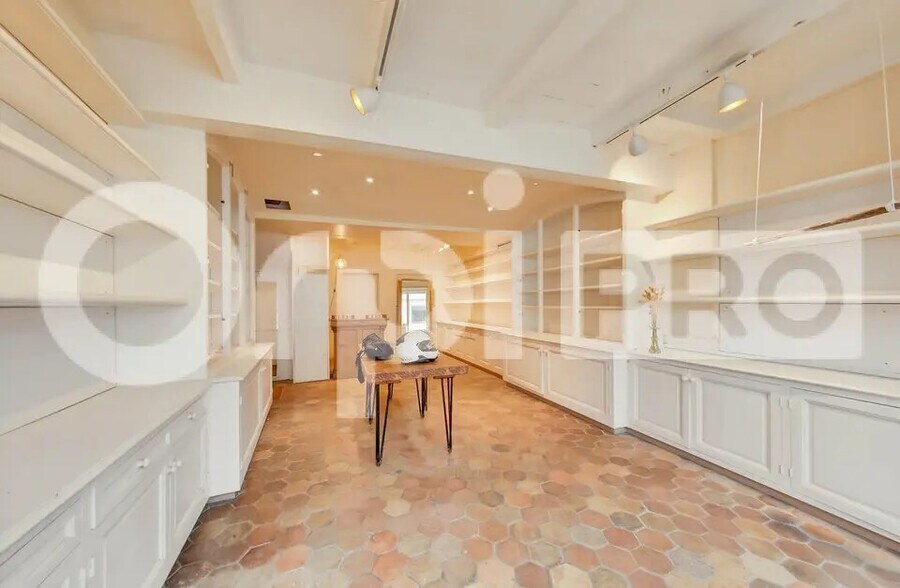 Local commercial dans Les Portes-en-Ré à louer - Photo de l’immeuble – Image 1 sur 10