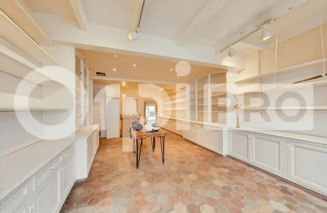 Plus de détails pour Local commercial à louer