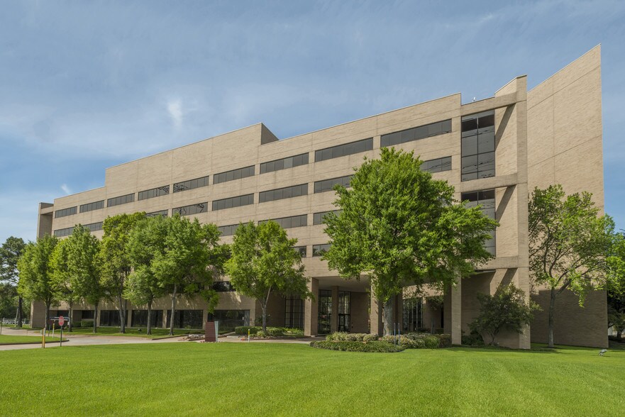 3663 N Sam Houston Pky E, Houston, TX à vendre - Photo de l’immeuble – Image 2 sur 48