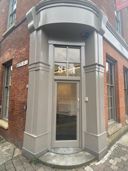 81-83 Chapel St, Salford à louer - Photo de l’immeuble – Image 2 sur 9