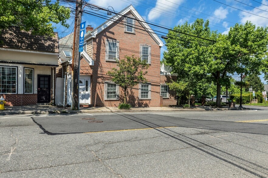 135 Plandome Rd, Manhasset, NY à louer - Photo de l’immeuble – Image 2 sur 10