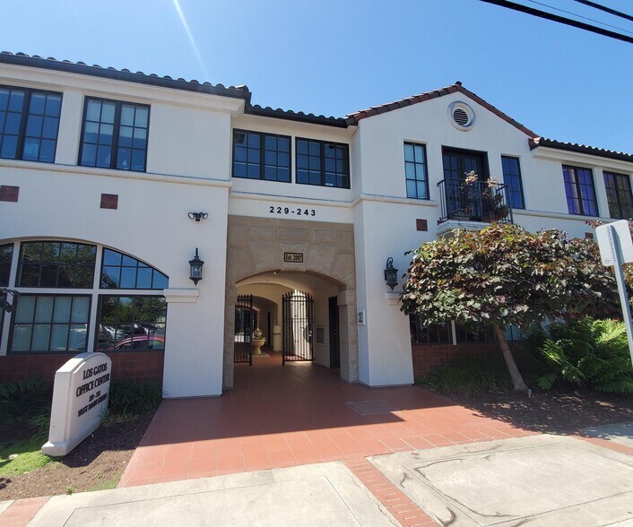 229 W Main St, Los Gatos, CA à louer - Photo de l’immeuble – Image 1 sur 3