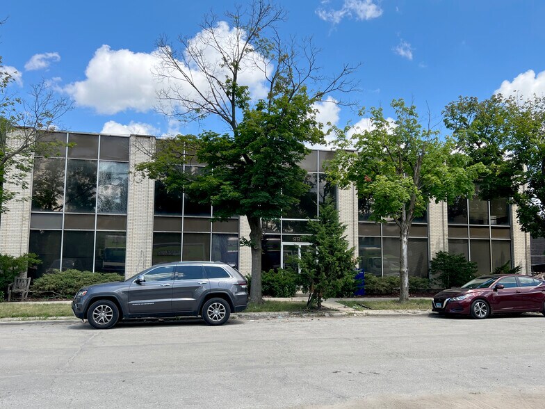 9914 W Derby Ln, Westchester, IL à louer - Photo de l’immeuble – Image 2 sur 7