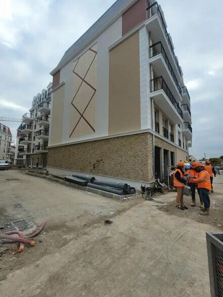 Local commercial dans Chelles à louer - Photo de l’immeuble – Image 3 sur 8