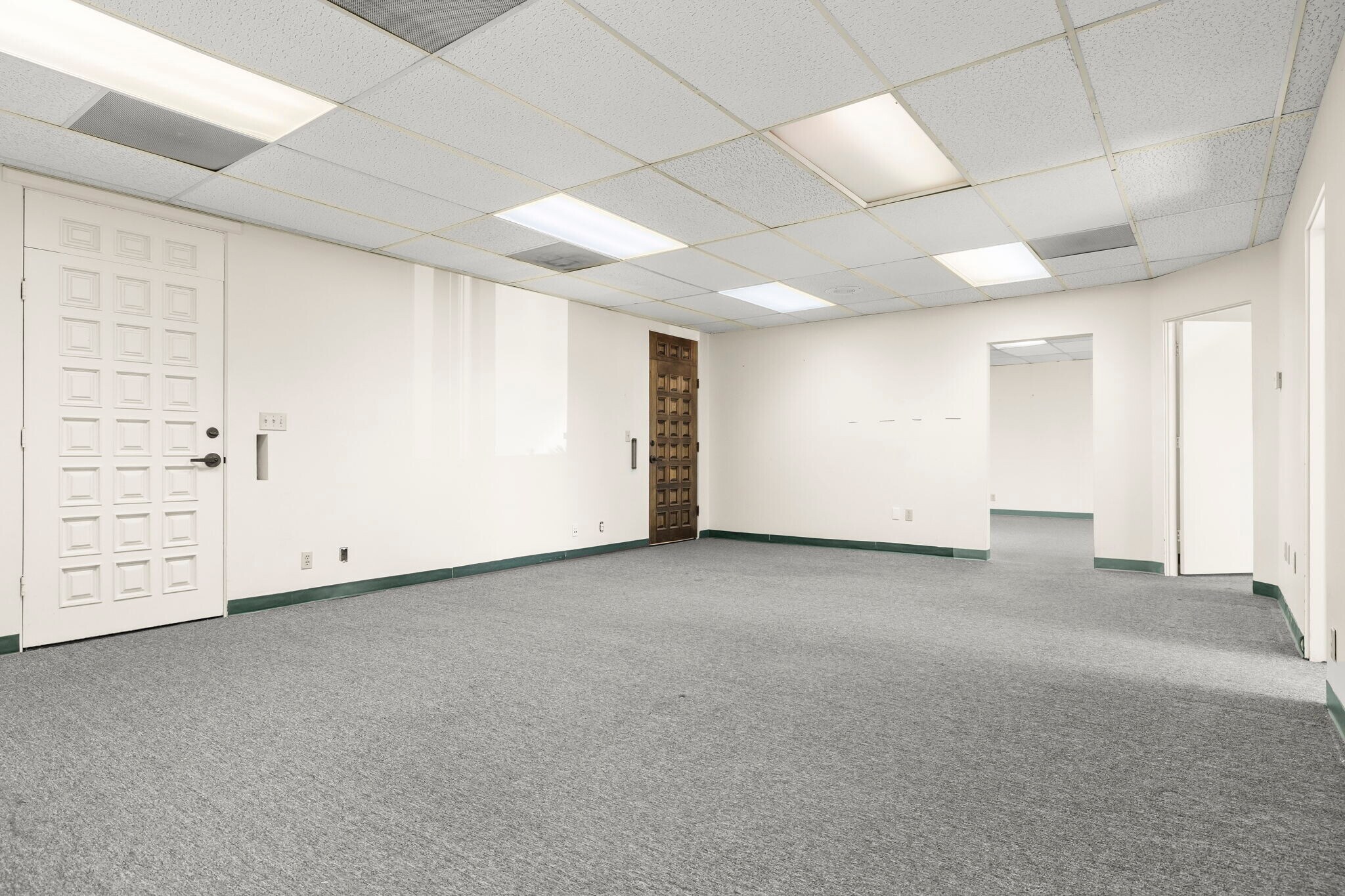 2580-2590 E Main St, Ventura, CA à louer Photo de l’immeuble– Image 1 sur 4