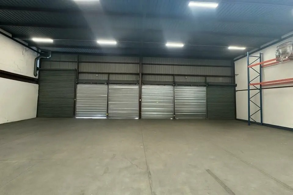 Local d’activités dans Villeneuve-la-Garenne à louer Photo intérieure– Image 1 sur 5