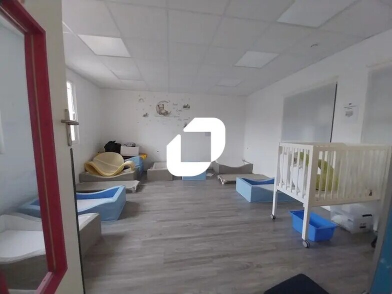 Bureau dans Trappes à vendre - Photo de l’immeuble – Image 3 sur 8