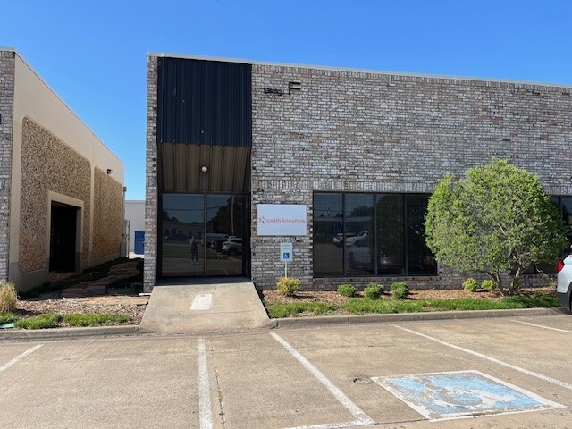 210 W Wilshire Blvd, Oklahoma City, OK à louer Photo de l’immeuble– Image 1 sur 2