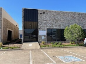 210 W Wilshire Blvd, Oklahoma City, OK à louer Photo de l’immeuble– Image 1 sur 2