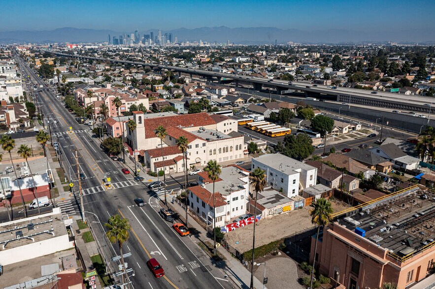 5710 S Figueroa St, Los Angeles, CA à vendre - Photo de l’immeuble – Image 3 sur 19