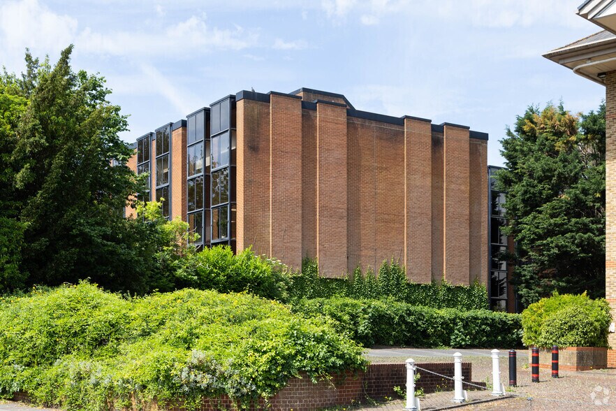 33 London Rd, Reigate à louer - Photo de l’immeuble – Image 3 sur 3