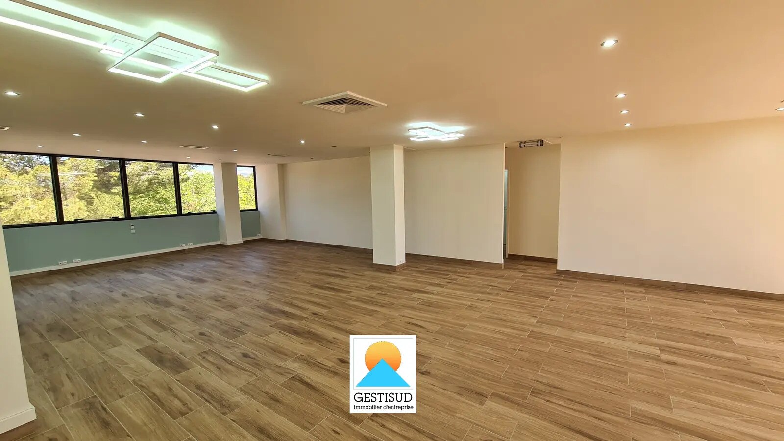 Bureau dans Signes à louer Photo intérieure– Image 1 sur 5