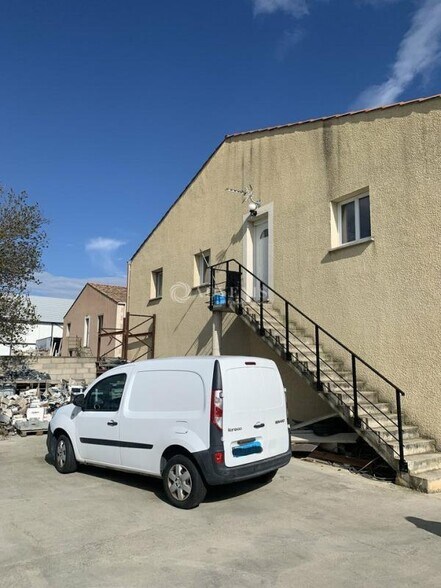 Local d'activités dans Coursan à vendre - Photo de l’immeuble – Image 2 sur 4