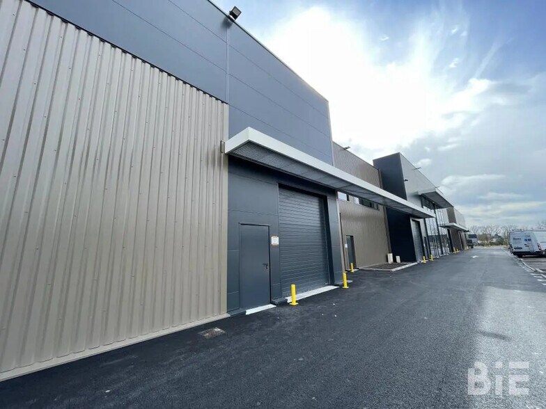 Local d’activités dans Mérignac à louer - Photo de l’immeuble – Image 2 sur 7