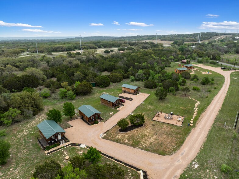 212 Co 413 rd, Spicewood, TX à vendre - Photo principale – Image 2 sur 36