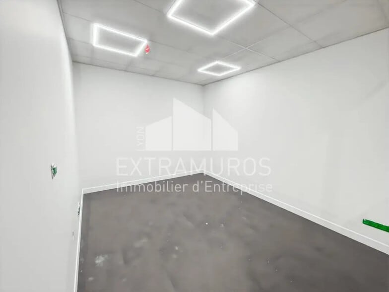 Local d’activités dans Beauvallon à louer - Photo intérieure – Image 2 sur 6