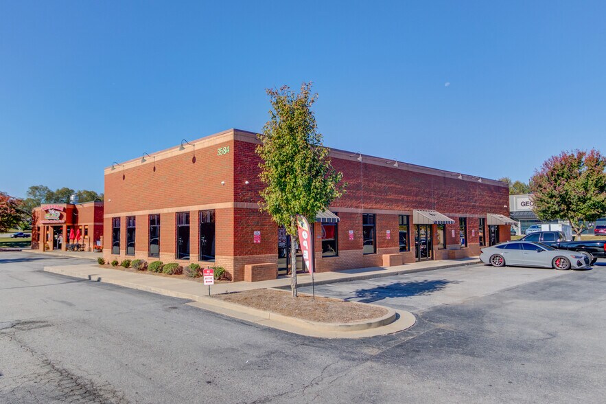 3584 Atlanta Hwy, Flowery Branch, GA à louer - Photo de l’immeuble – Image 3 sur 30