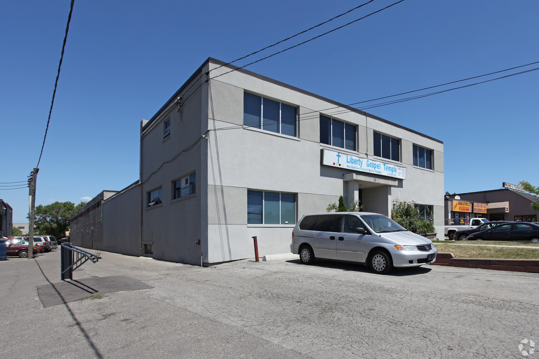 28 Ingram Dr, Toronto, ON à louer Photo principale– Image 1 sur 3