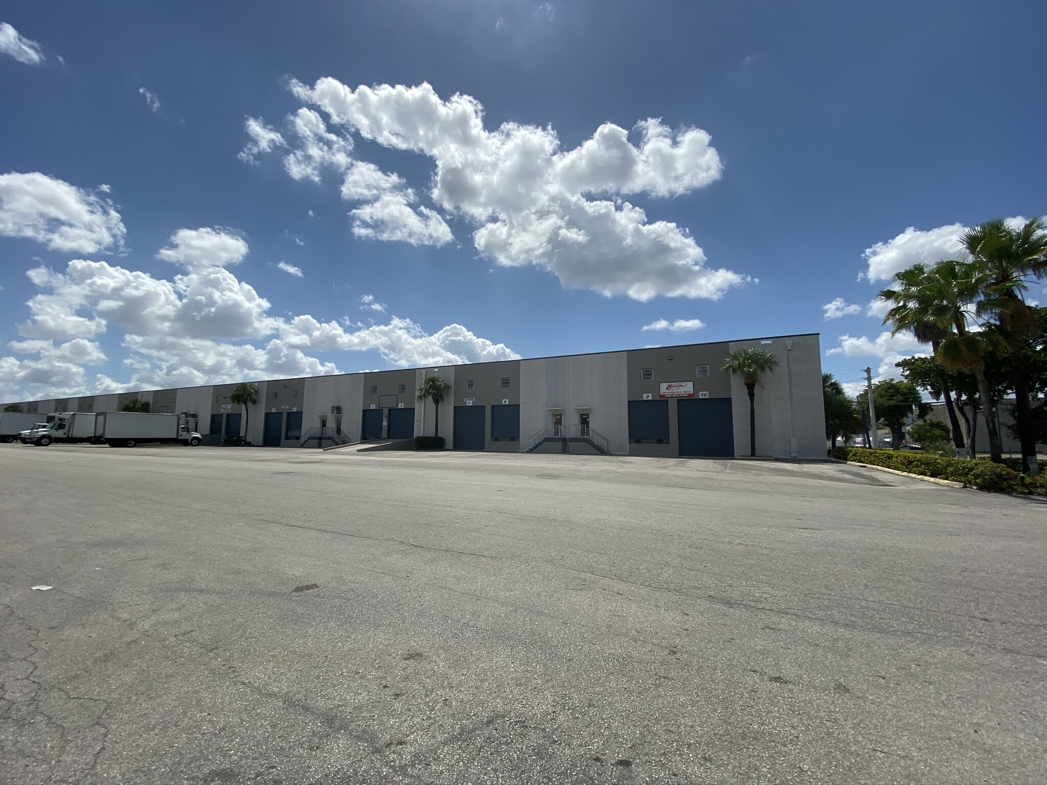 8740-8890 NW 102nd St, Medley, FL à louer Photo de l’immeuble– Image 1 sur 5