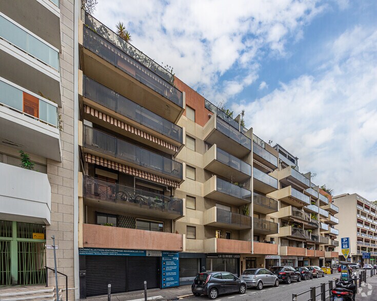 Immeuble residentiel dans Marseille à vendre - Photo de l’immeuble – Image 2 sur 8