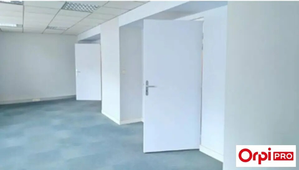 Bureau dans Saint-Brieuc à louer - Photo de l’immeuble – Image 3 sur 4