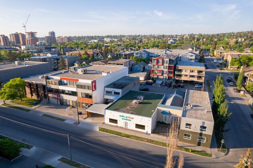 1733 10th Ave SW, Calgary, AB à vendre - Aérien – Image 2 sur 4