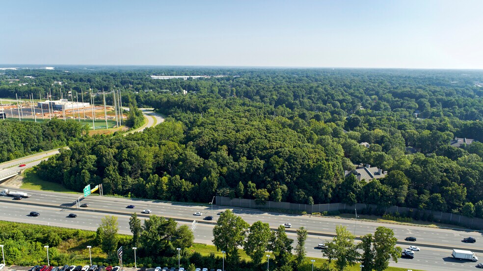 Bridford Parkway & Big Tree Way,, Greensboro, NC à vendre - Aérien – Image 1 sur 2