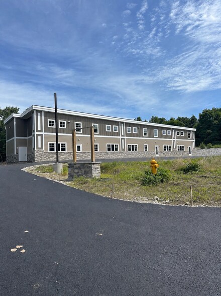 3 Akira Way, Londonderry, NH à vendre - Photo de l’immeuble – Image 1 sur 9