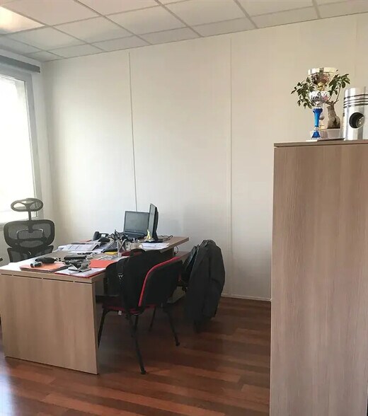 Bureau dans Saint-Ouen-sur-Seine à louer - Photo de l’immeuble – Image 2 sur 6