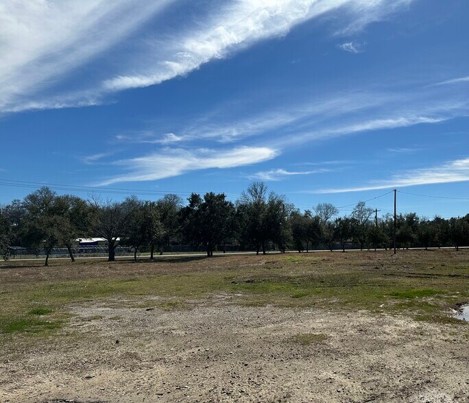 2690 County 179 rd, Alvin, TX à vendre - Photo de l’immeuble – Image 2 sur 5