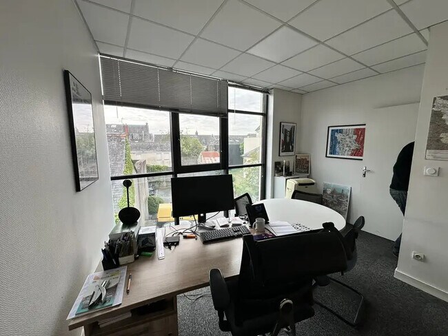 Plus de détails pour Bureau à louer