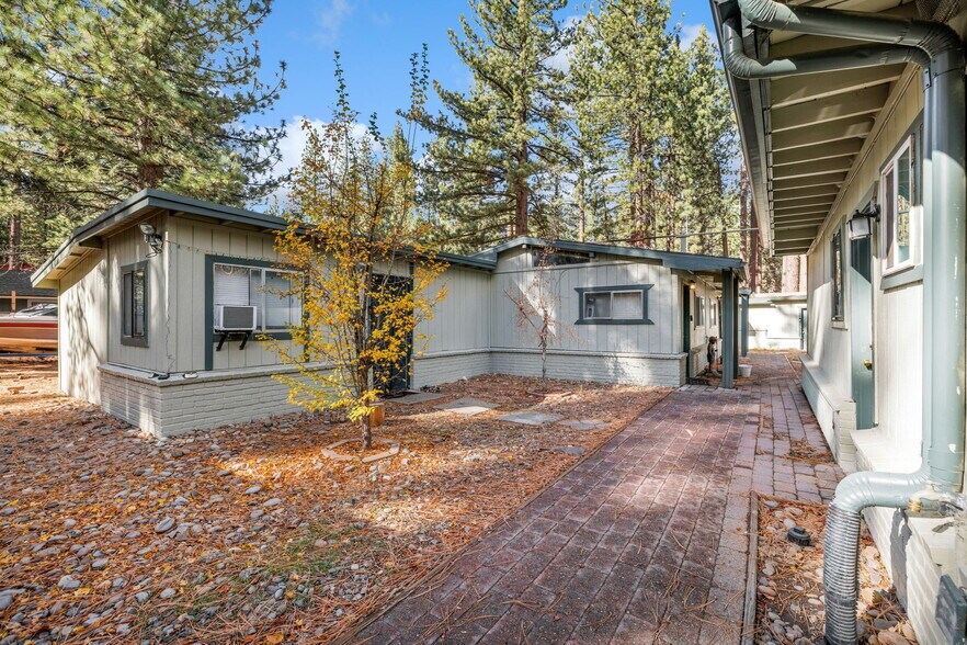 2975 Sacramento Ave, South Lake Tahoe, CA à vendre - Photo de l’immeuble – Image 3 sur 16