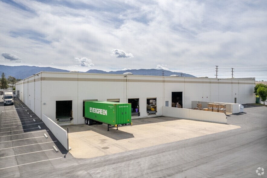 451 N Cota St, Corona, CA à louer - Photo de l’immeuble – Image 3 sur 8