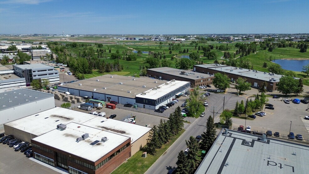 1324 36th Ave NE, Calgary, AB à vendre - Photo de l’immeuble – Image 2 sur 17