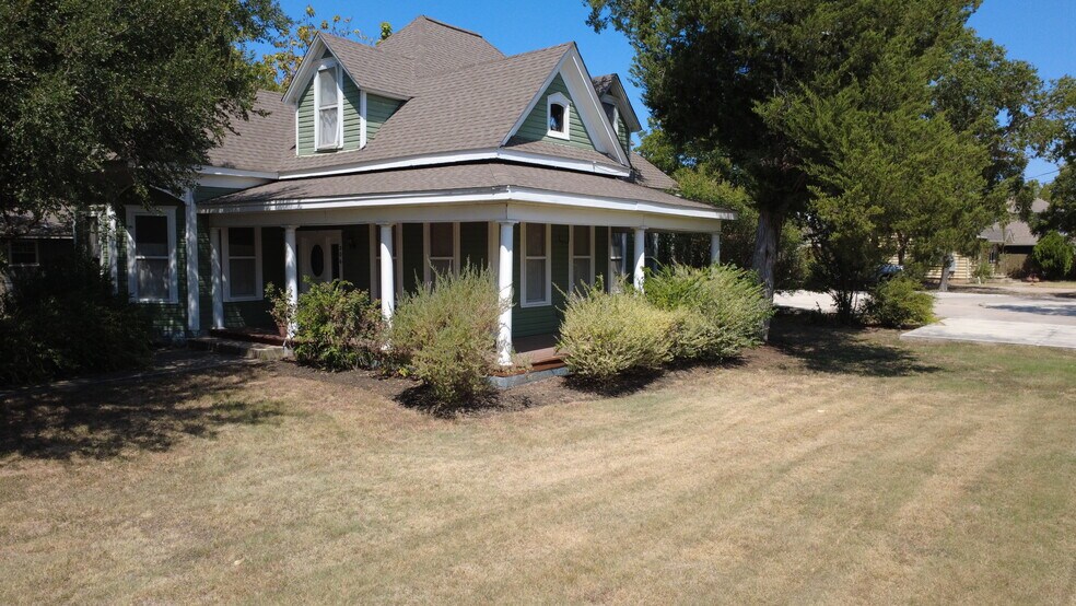 206 Taylor St, Hutto, TX à louer - Photo de l’immeuble – Image 1 sur 25