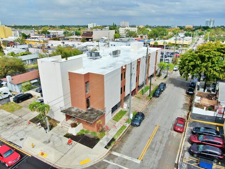 1901 SW 1st St, Miami, FL à louer - Photo de l’immeuble – Image 3 sur 6
