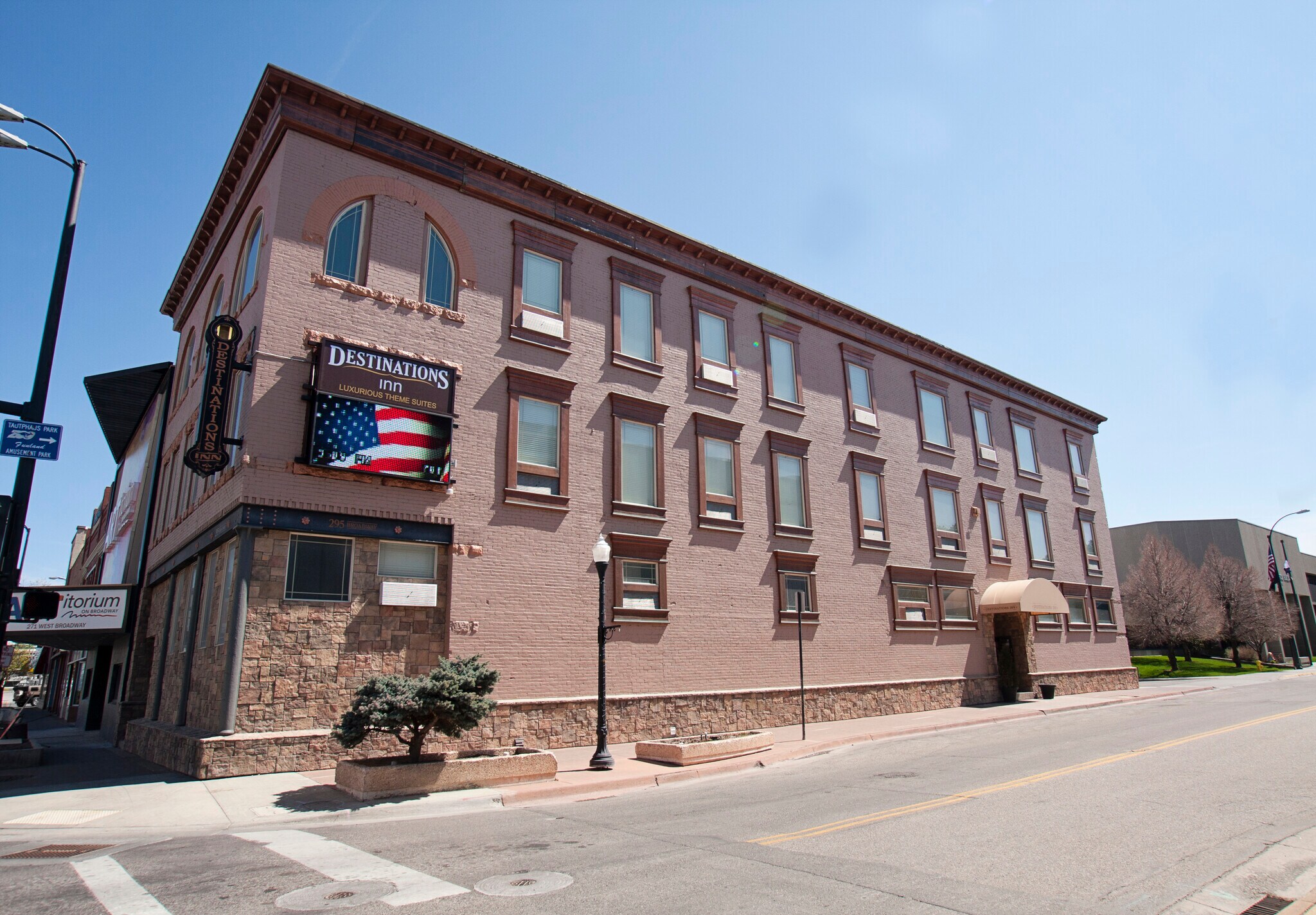 295 W Broadway St, Idaho Falls, ID à vendre Photo principale– Image 1 sur 22