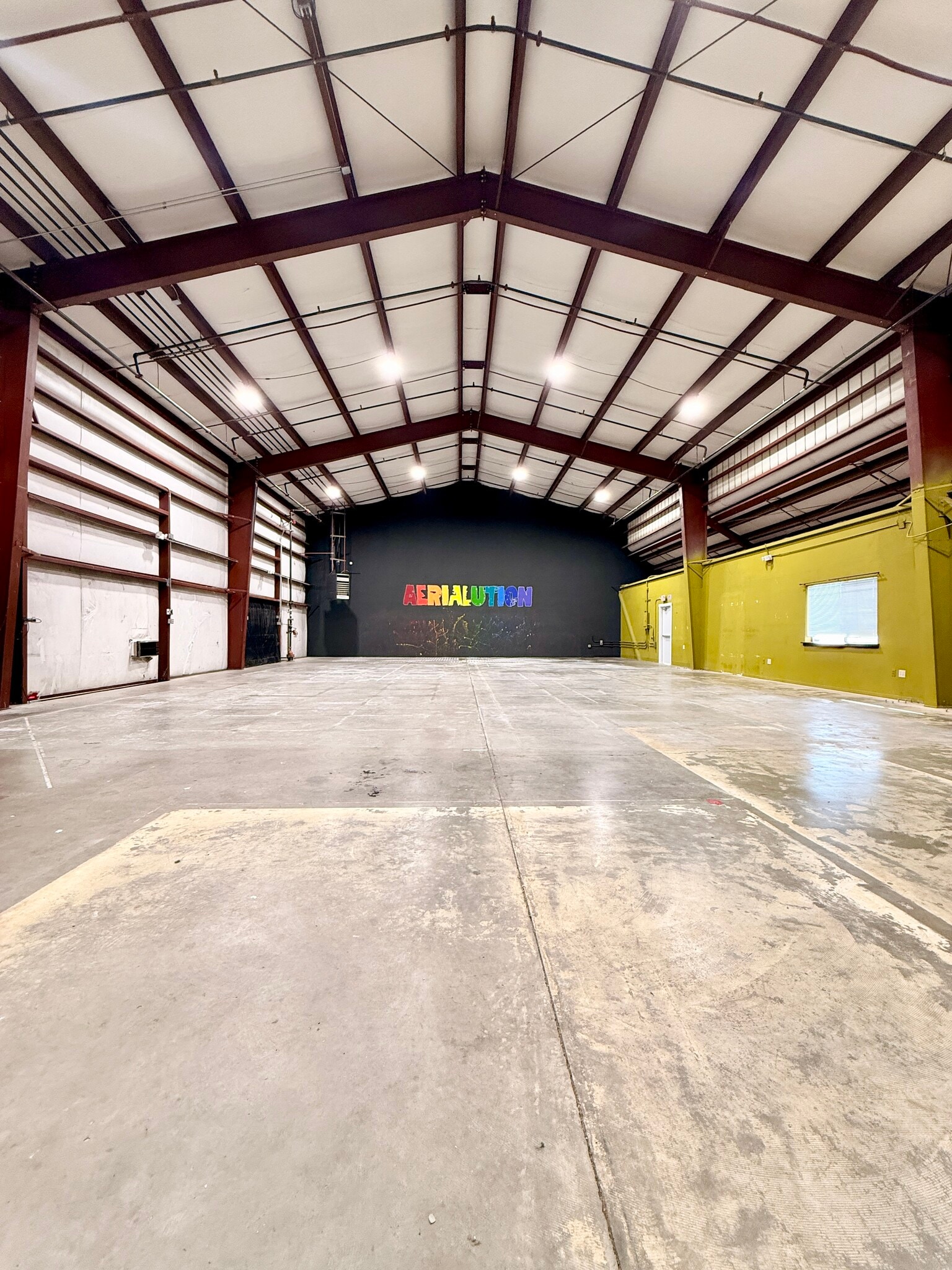 819 Whispering Pines Ln, Grass Valley, CA à louer Photo intérieure– Image 1 sur 17