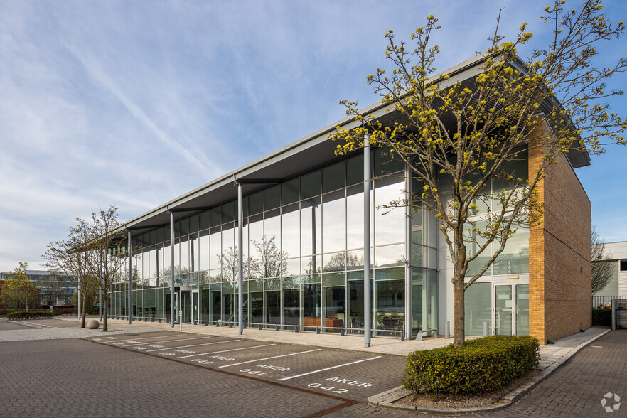 270 Wharfedale Rd, Wokingham à louer - Photo de l’immeuble – Image 3 sur 4