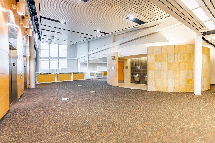 7800 W Outer Dr, Detroit, MI à louer - Photo intérieure – Image 3 sur 14