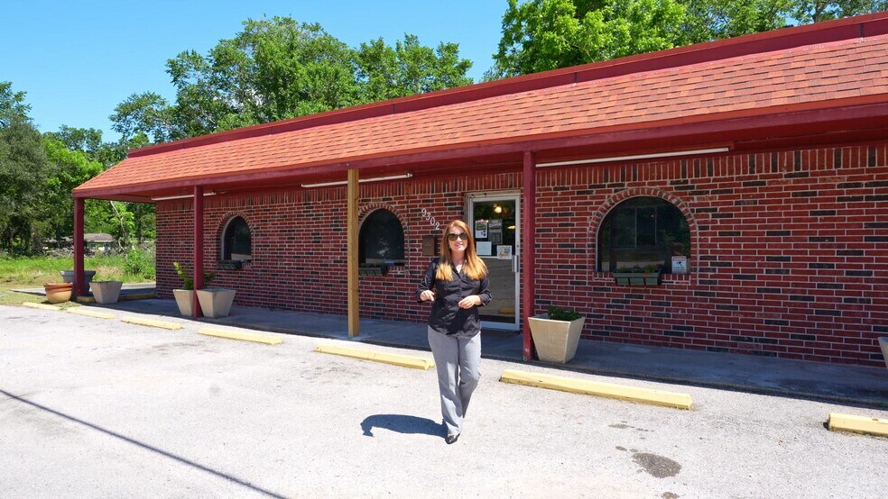 9302 Highway 6, Hitchcock, TX à vendre - Vidéo sur l’annonce professionnelle – Image 2 sur 34