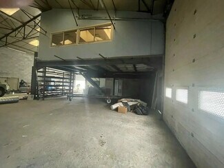 Plus de détails pour Local d'activités à louer