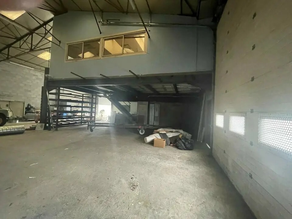 Local d’activités dans Domarin à louer Photo intérieure– Image 1 sur 13