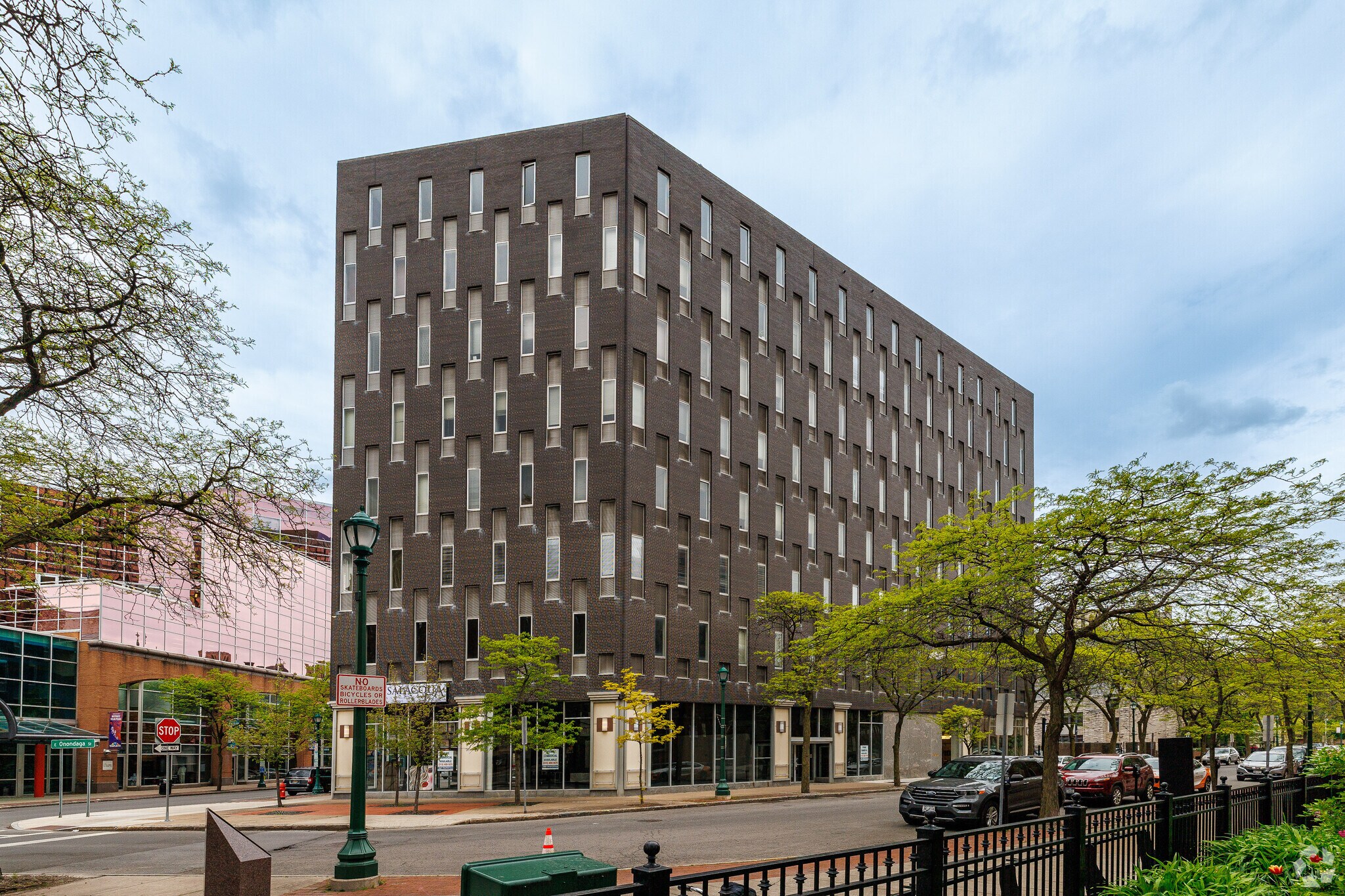 499 S Warren St, Syracuse, NY à louer Photo principale– Image 1 sur 30